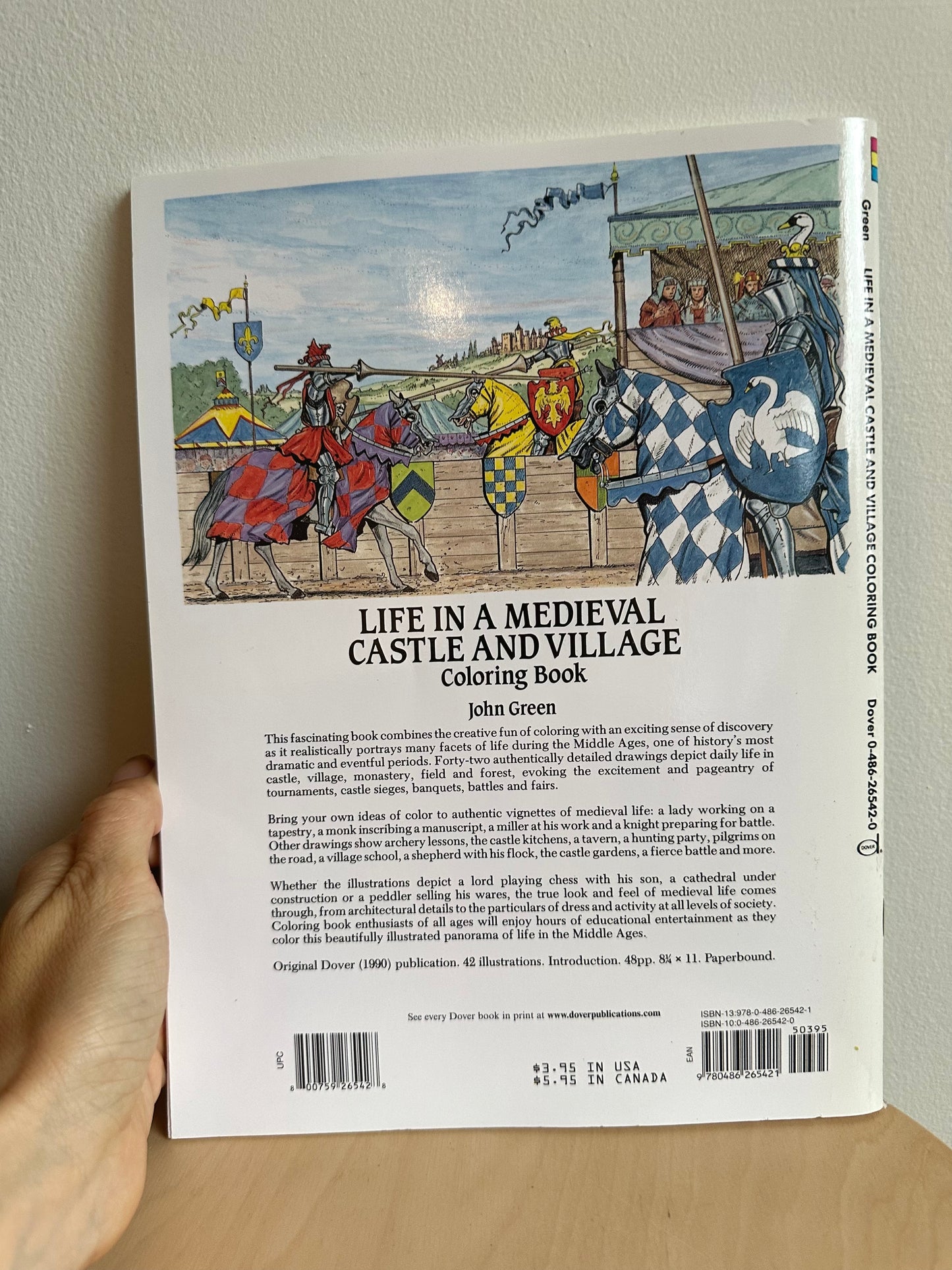 Life in a Medieval Castle and Village Coloring Book / 8-14 years