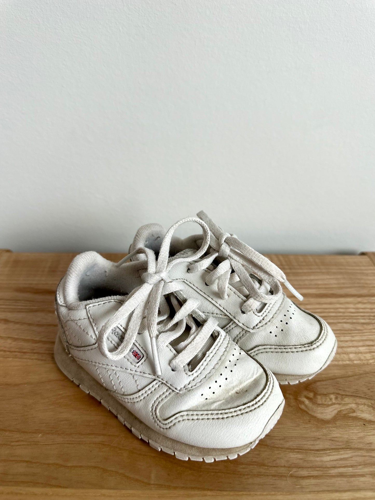 Reebok White Sneakers / Size 6 Toddler