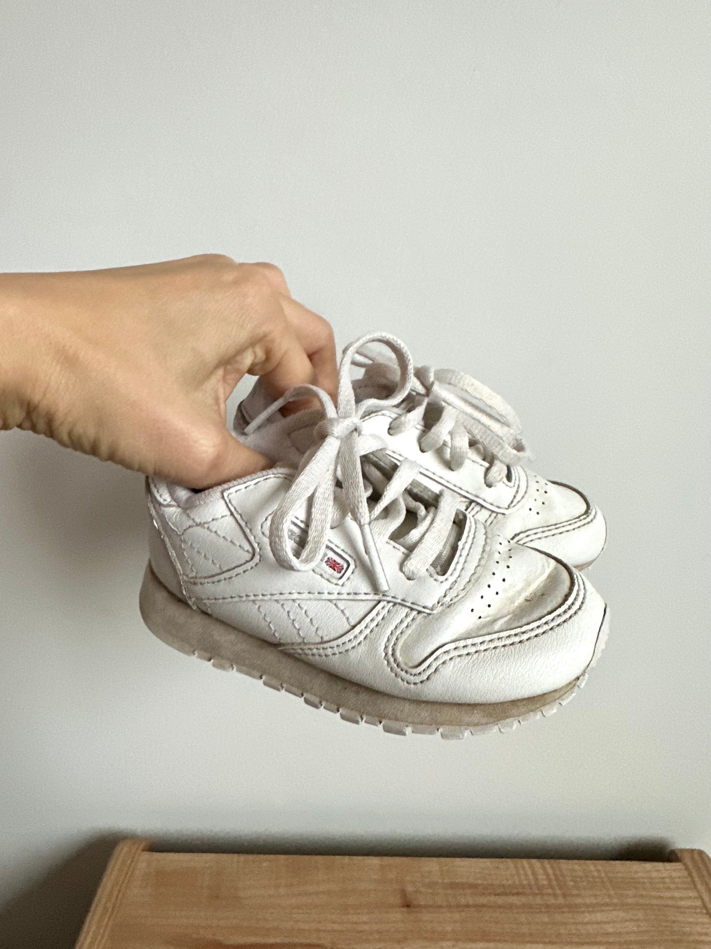 Reebok White Sneakers / Size 6 Toddler