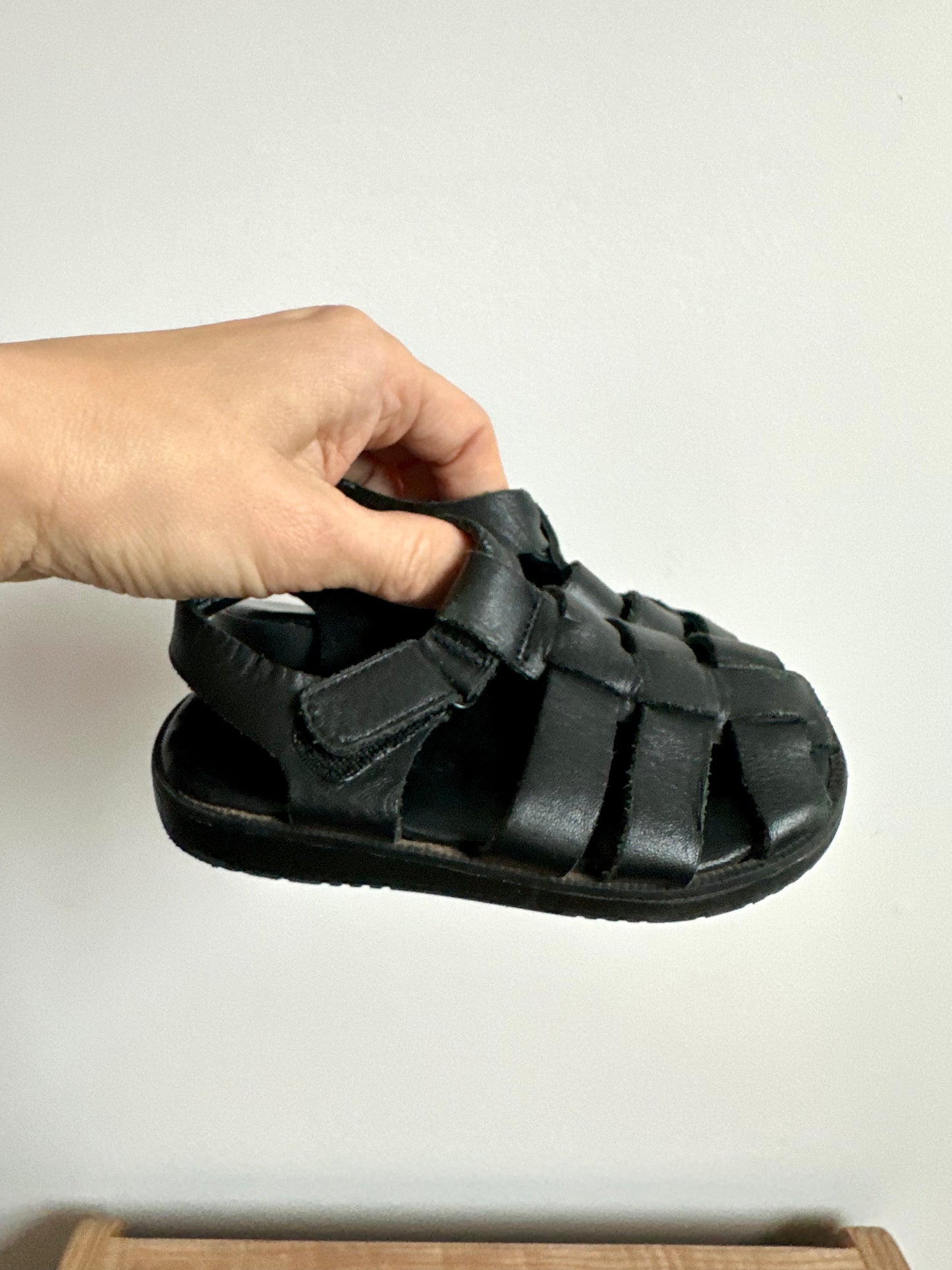 Black Strap Velcro Sandals / Size 6 Toddler