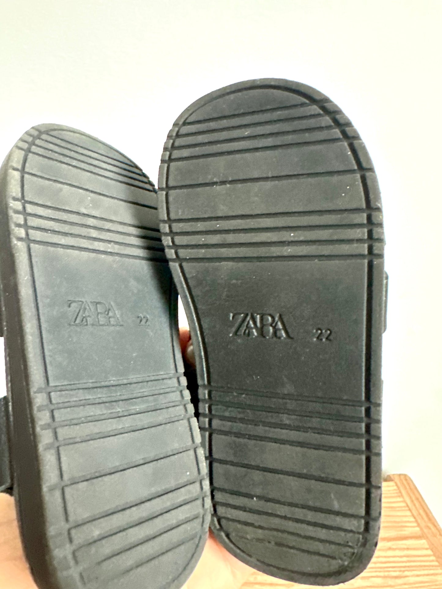 Black Strap Velcro Sandals / Size 6 Toddler