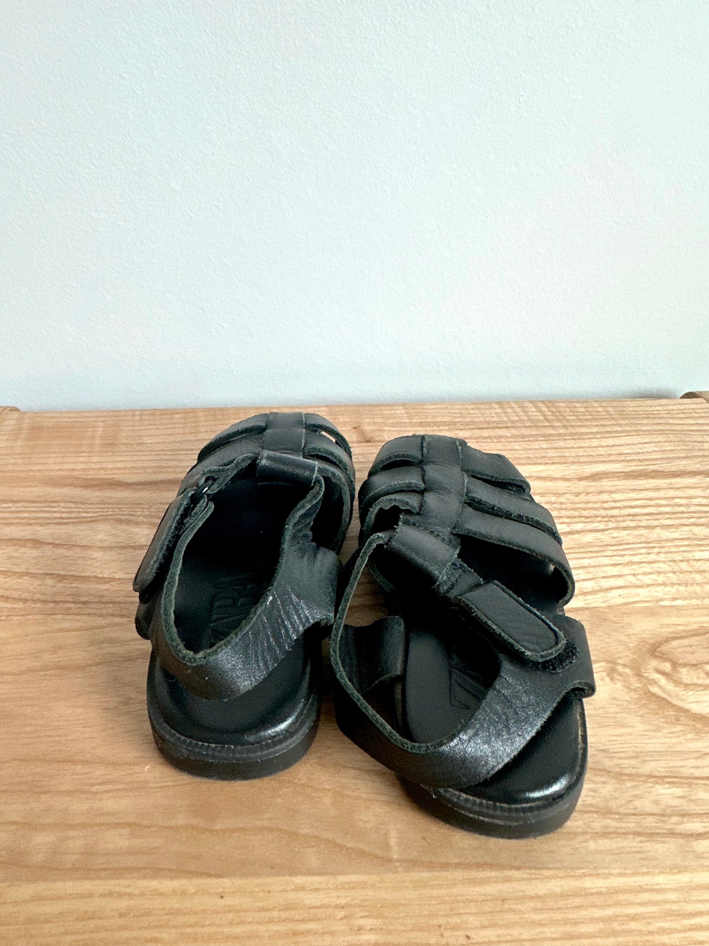 Black Strap Velcro Sandals / Size 6 Toddler