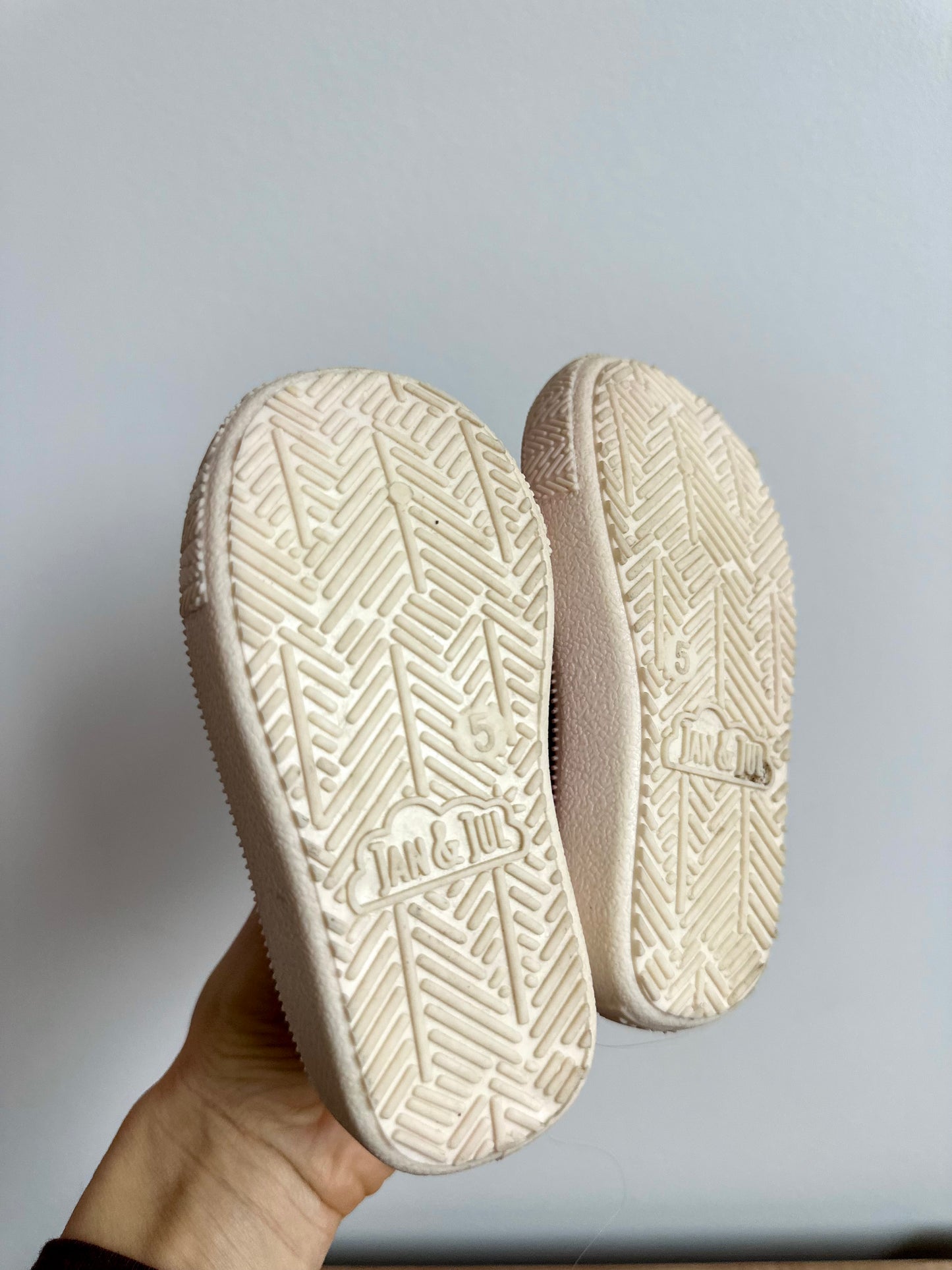 Jan & Jul Fuchsia Shoes / Size 5 Toddler