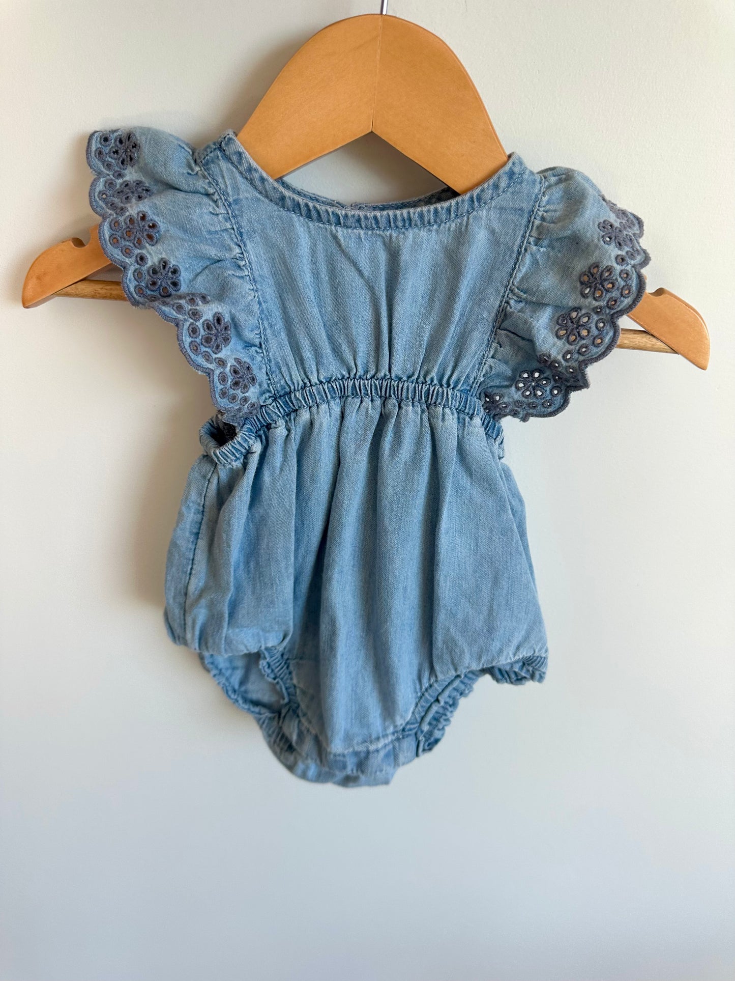 Gap Chambray Eyelet Bubble Romper / 0-3m