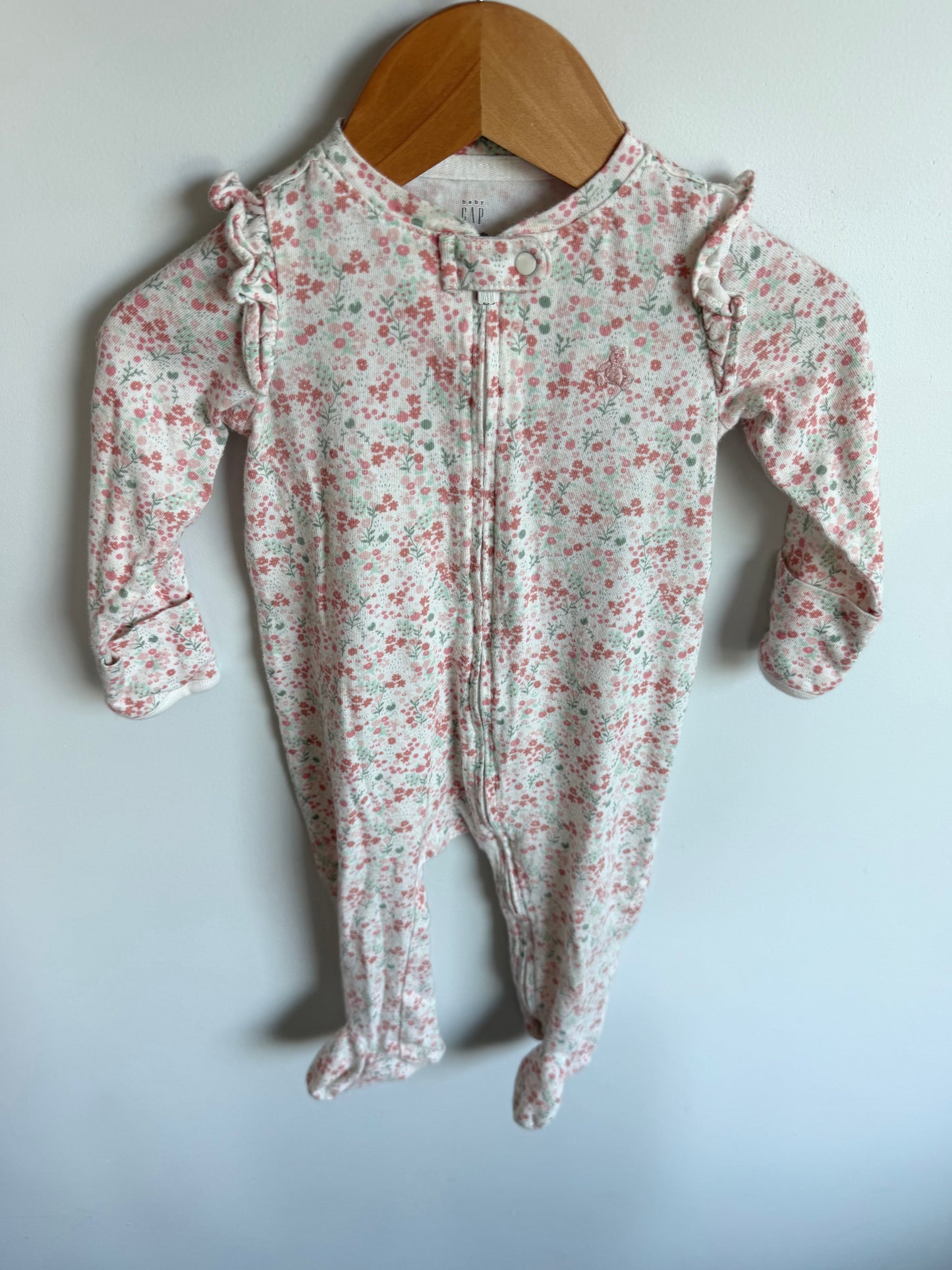 Gap Floral Ruffle Shoulder Sleeper / 6-9m