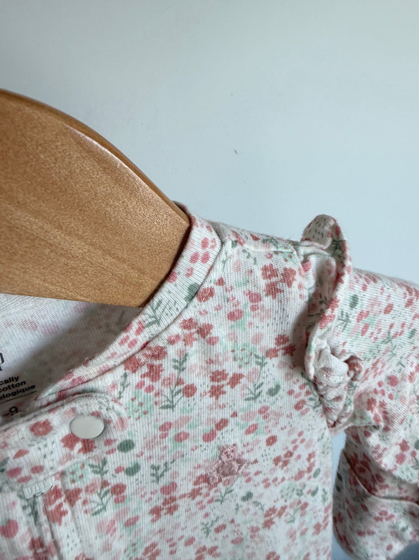 Gap Floral Ruffle Shoulder Sleeper / 6-9m