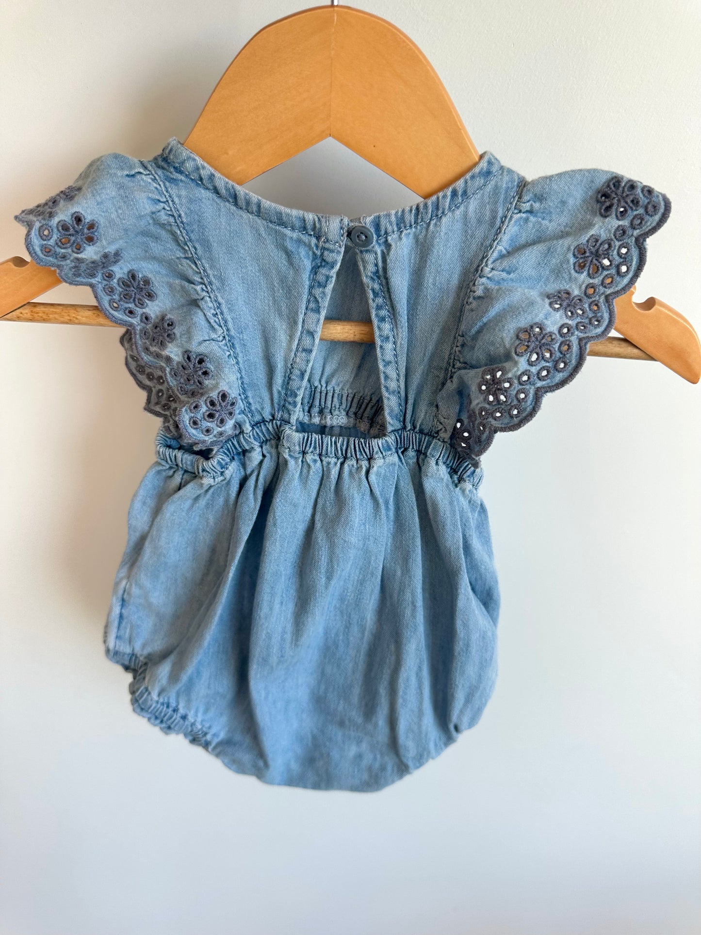 Gap Chambray Eyelet Bubble Romper / 0-3m