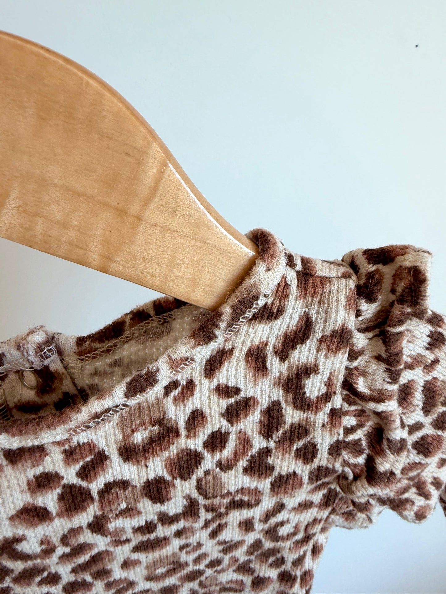Animal Print Ruffle Shoulder Bodysuit / 3-6m