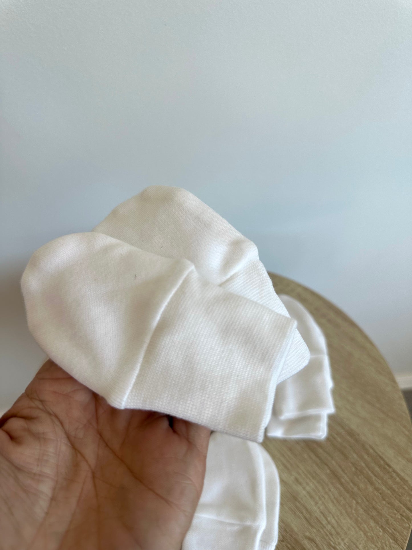 Set of 4 White Mittens / 0-3m