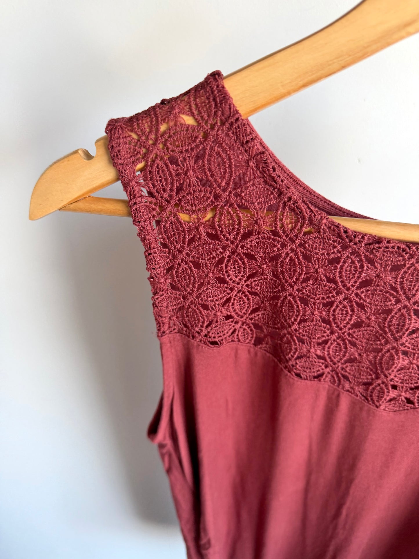 Lace Detail Berry Maternity Top / Medium