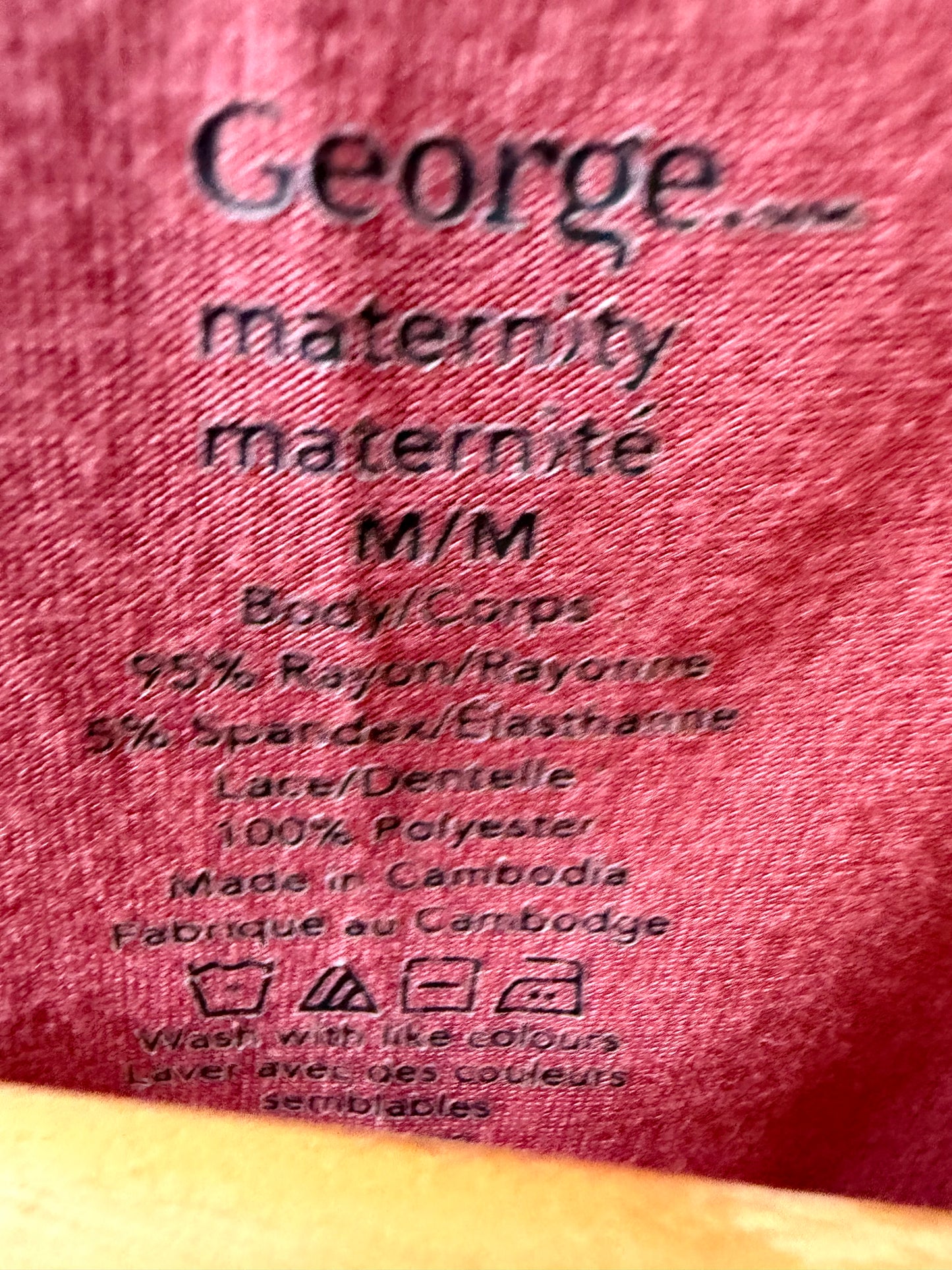 Lace Detail Berry Maternity Top / Medium