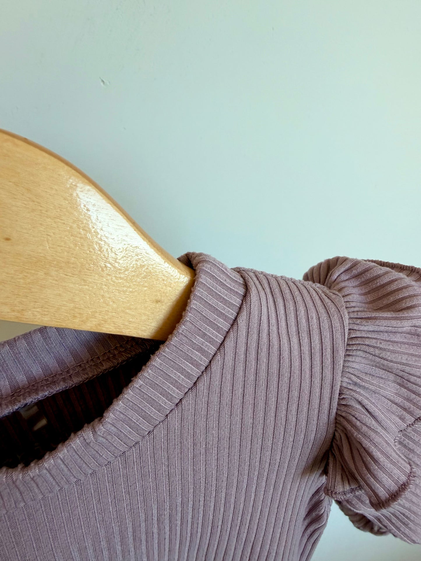 Mauve Ruffle Shoulder Top / 3-6m