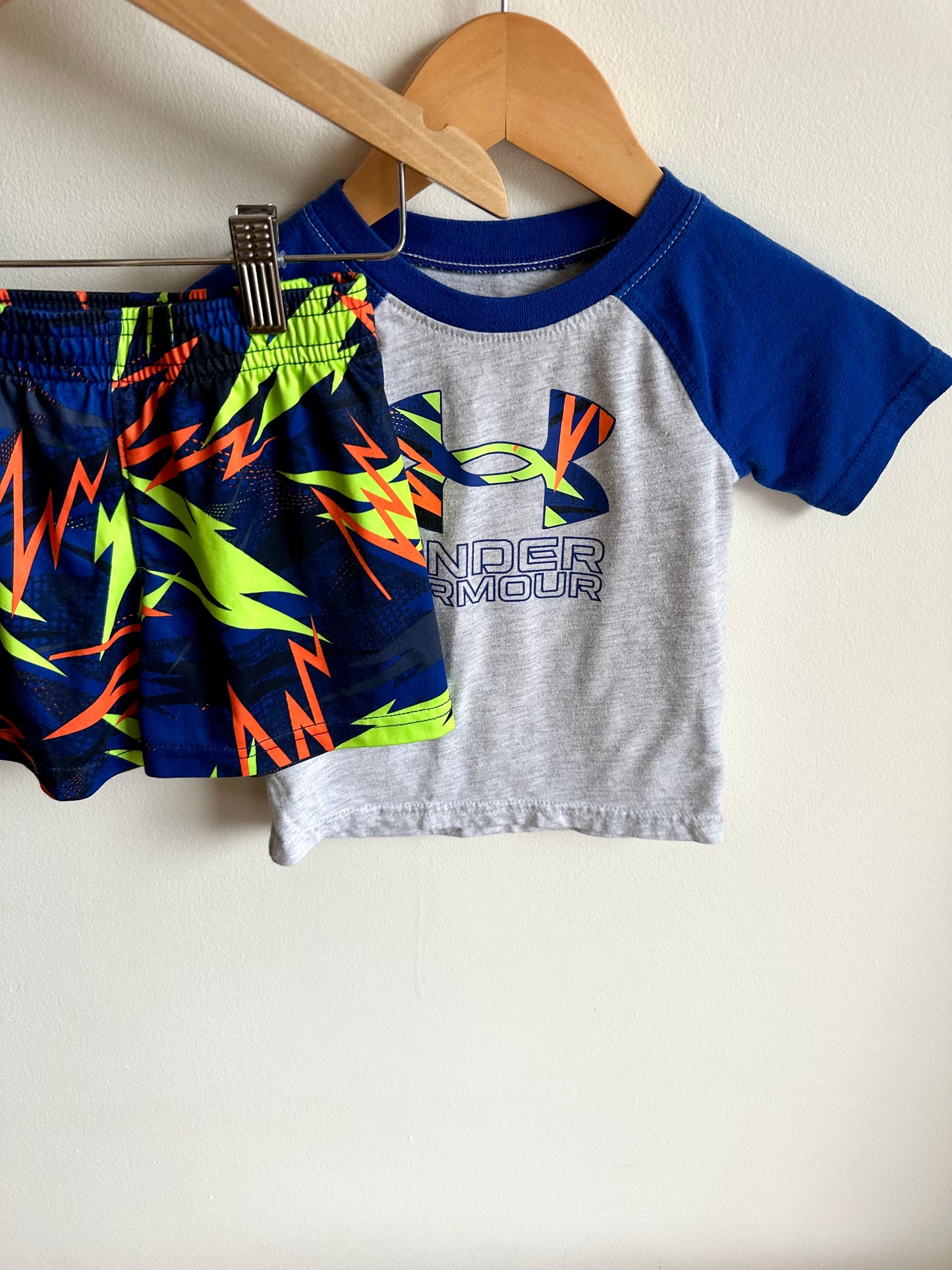 Under Amour Tee + Shorts Set / 18m