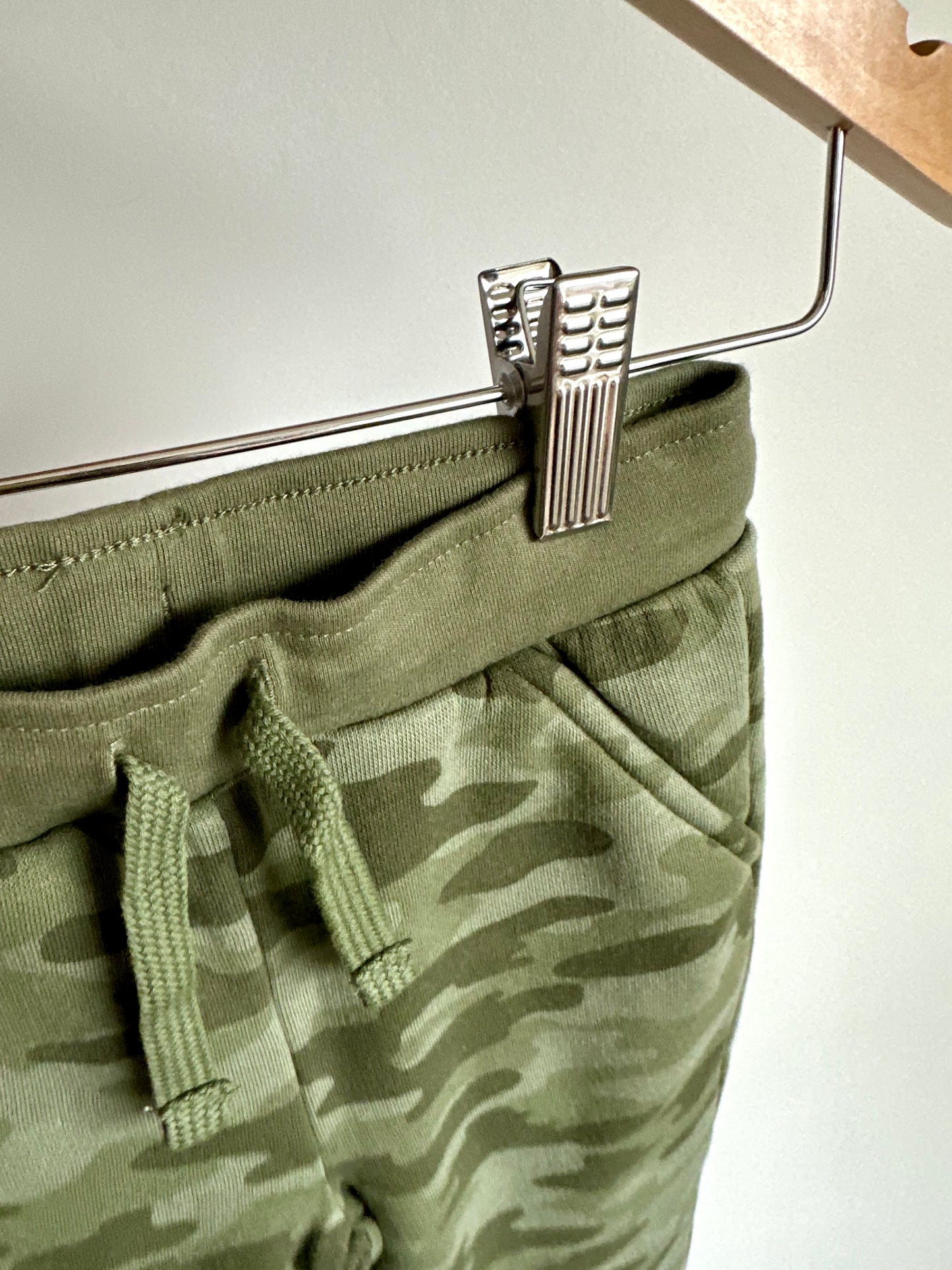 Green Camo Joggers / 3T