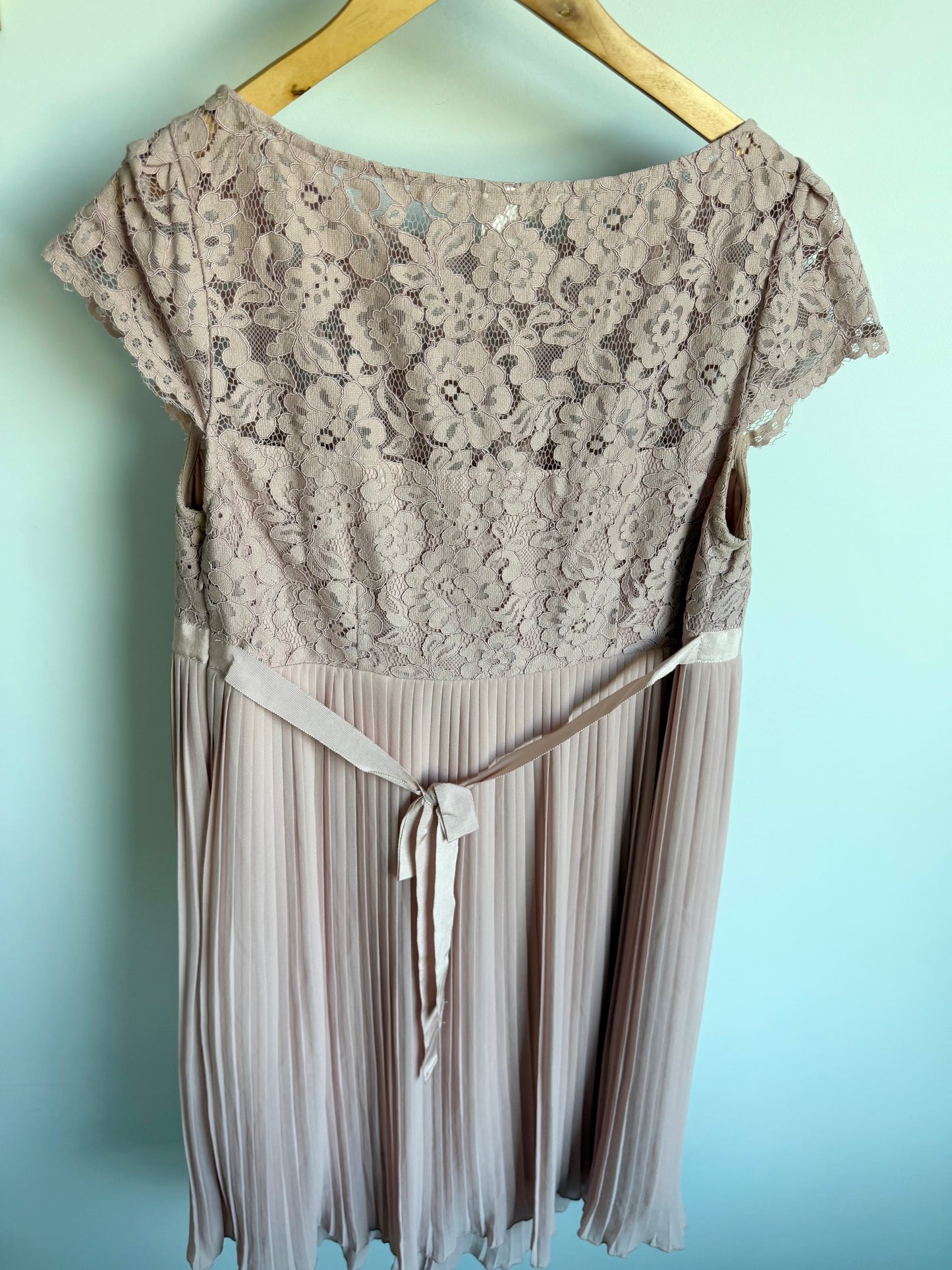 H&M Maternity Pink Lace Detail Dress / Medium