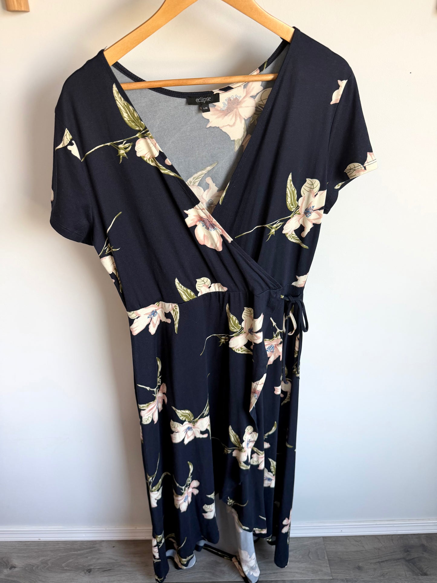 Wrap Navy Floral Dress / Large