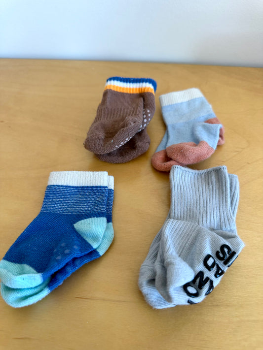 Set of Four Socks (Brown, Blue, Text, Stripe) / 3m?