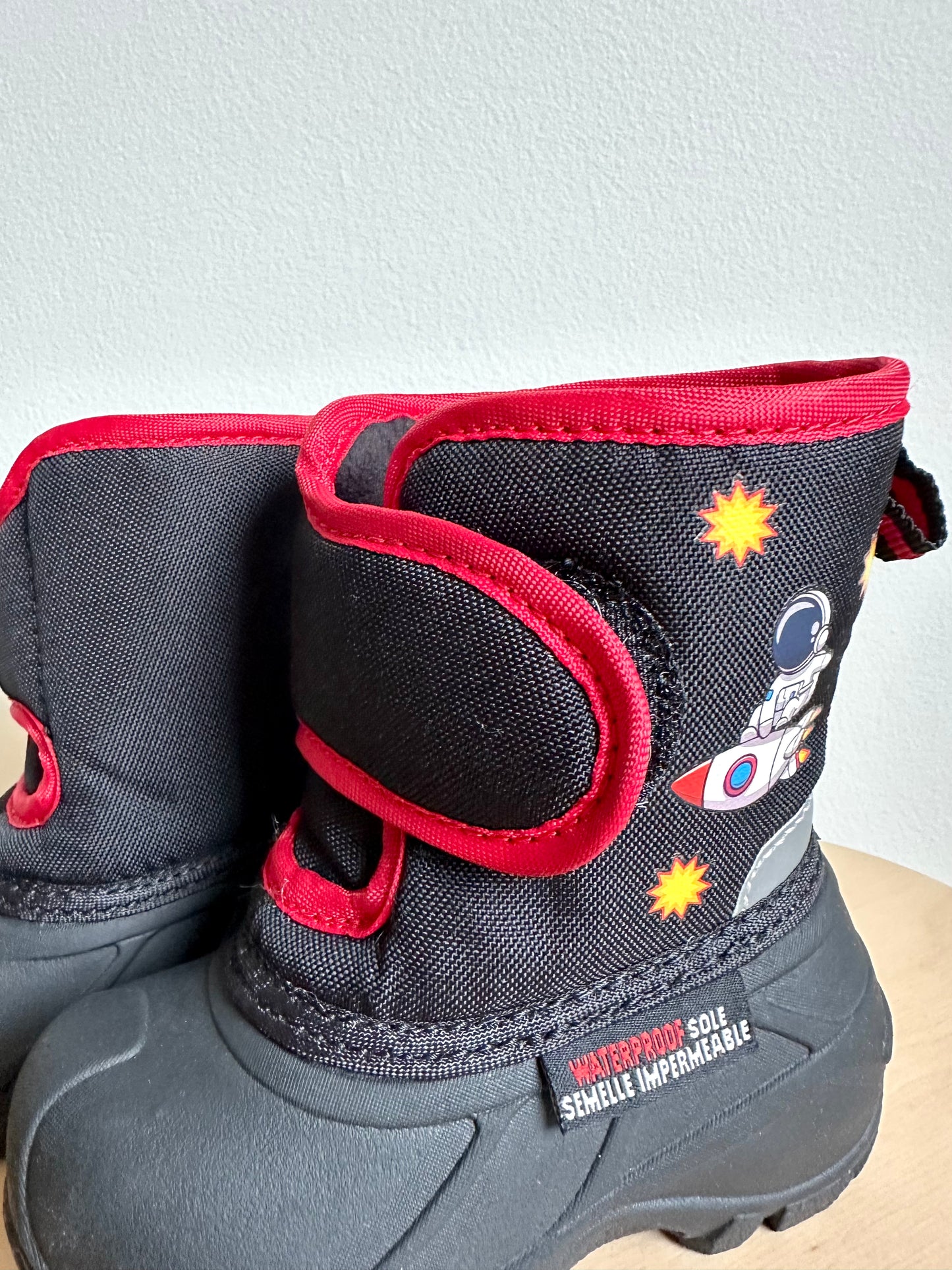 Waterproof Sole Boots / Size 5 Toddler