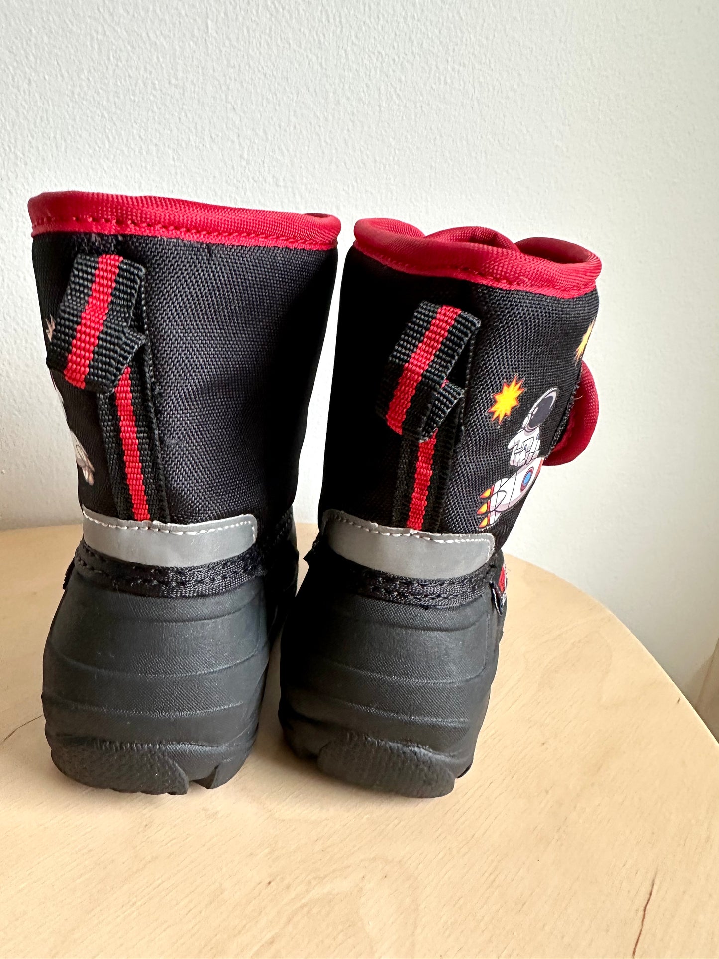 Waterproof Sole Boots / Size 5 Toddler