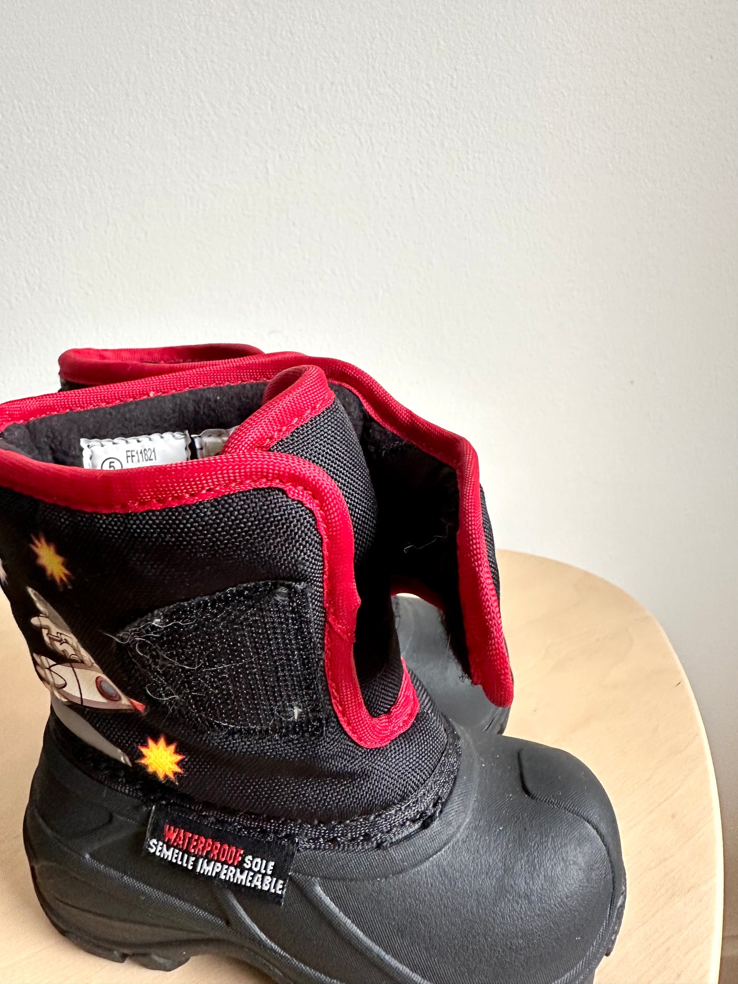 Waterproof Sole Boots / Size 5 Toddler