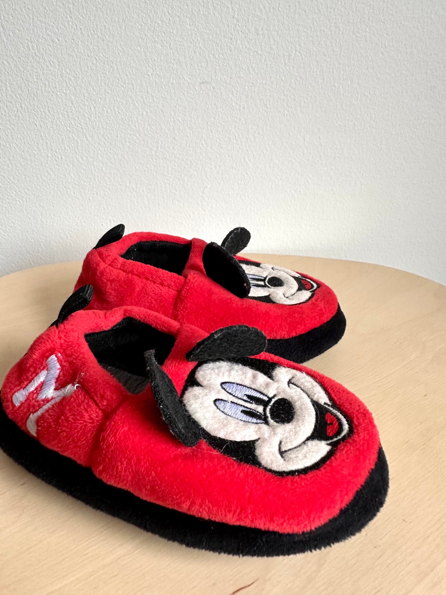 Mickey Mouse Slippers / Size 5-6 Toddler