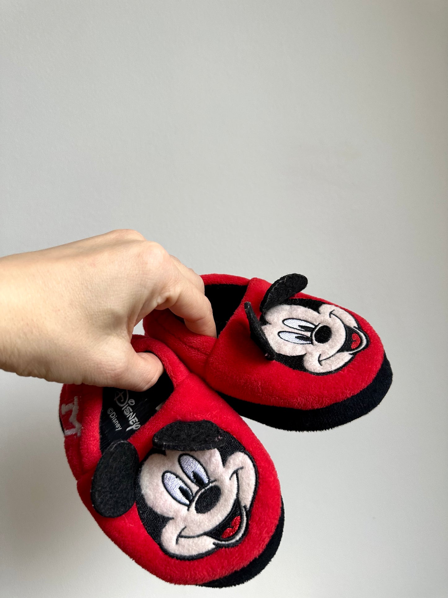 Mickey Mouse Slippers / Size 5-6 Toddler