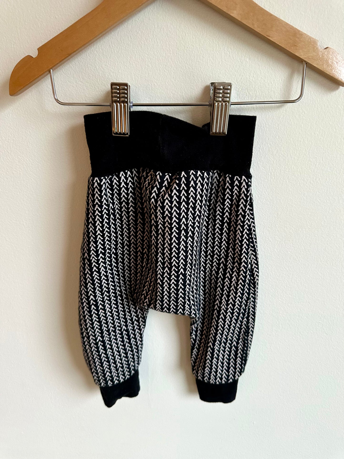 Cheveron Black Pants / 3-6m