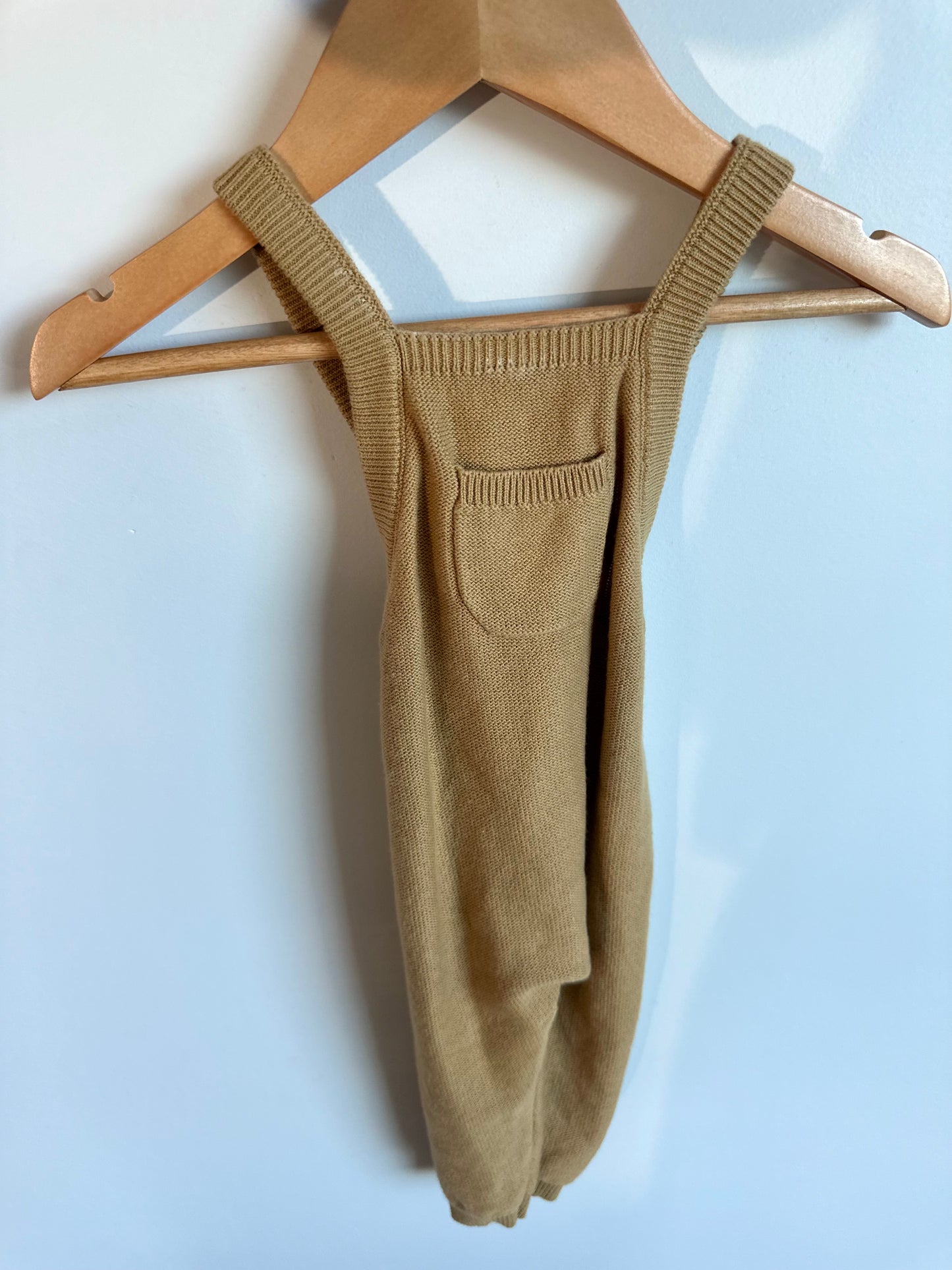 Quincy Mae Caramel Knit Overalls / 3-6m
