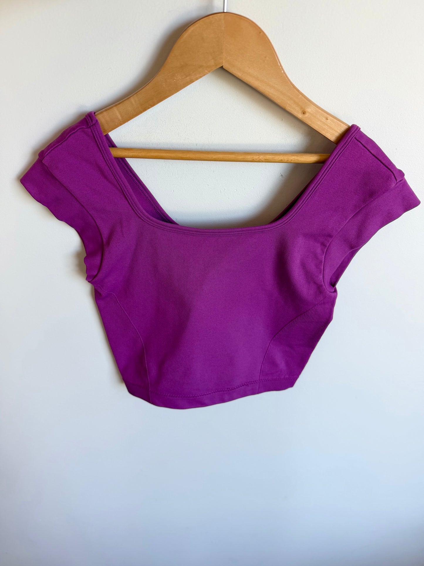 Fuschia Cropped Athletic Top / 10-12 years