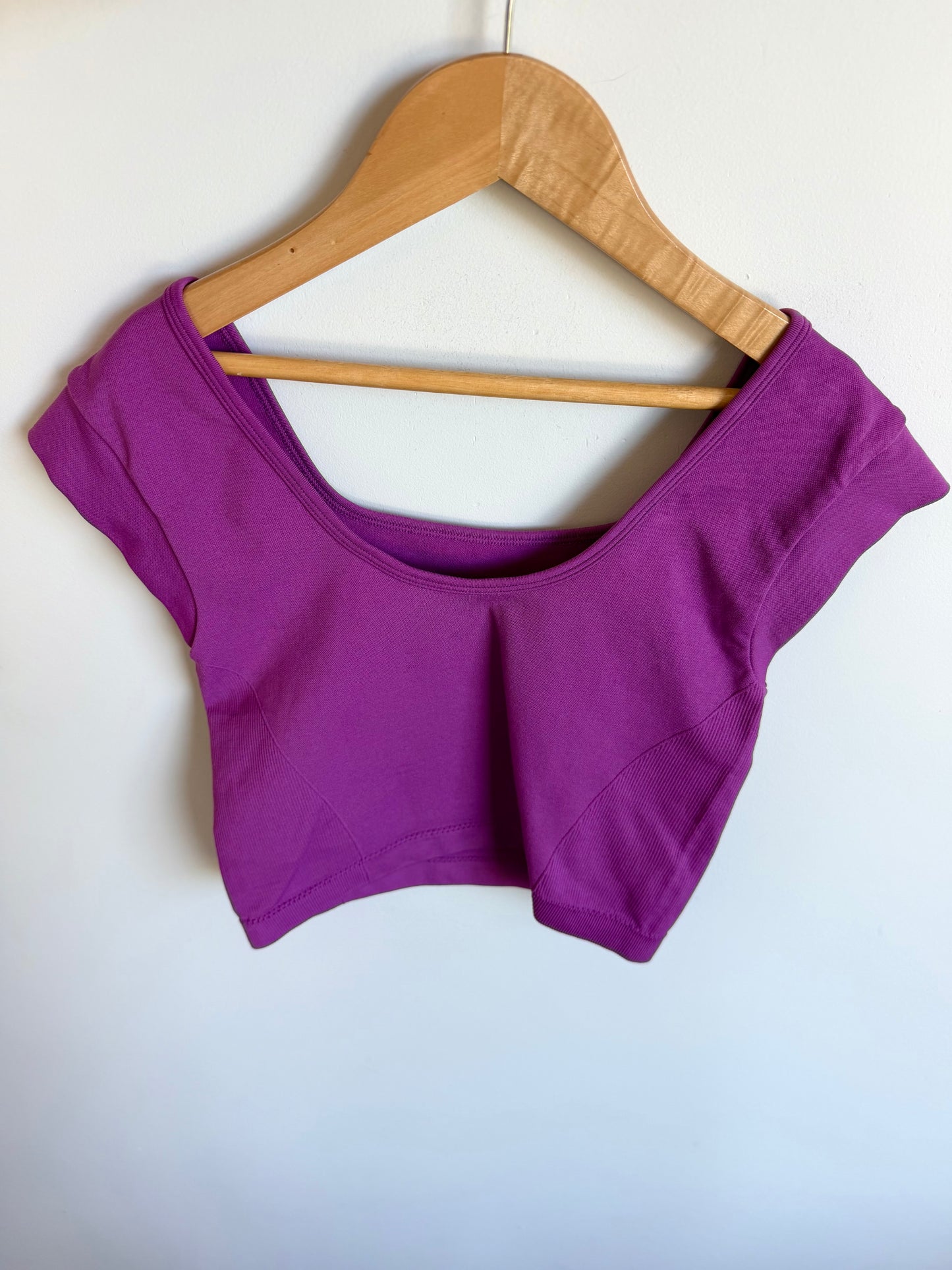 Fuschia Cropped Athletic Top / 10-12 years