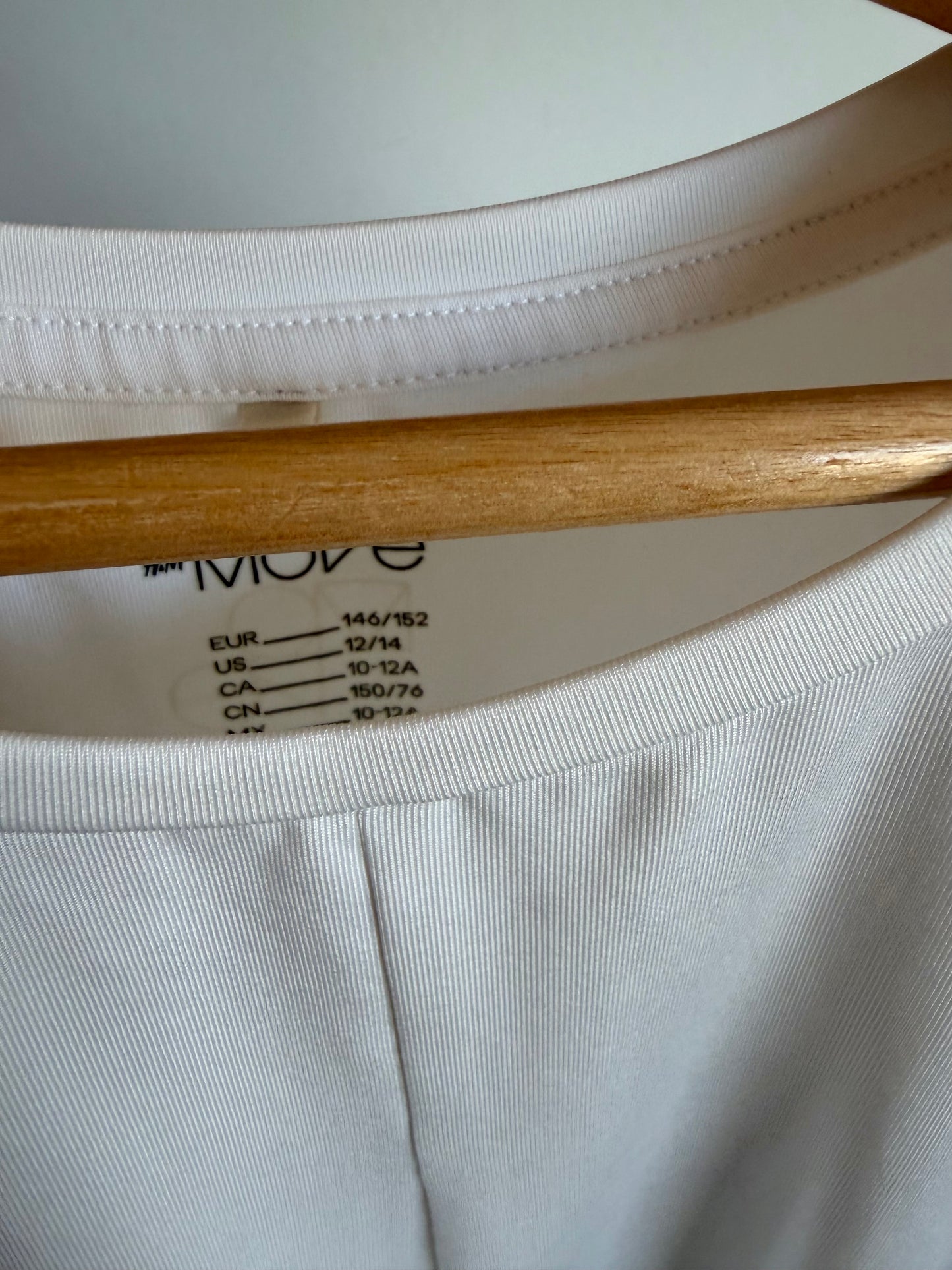 H&M Athletic White T-Shirt / 10-12 years
