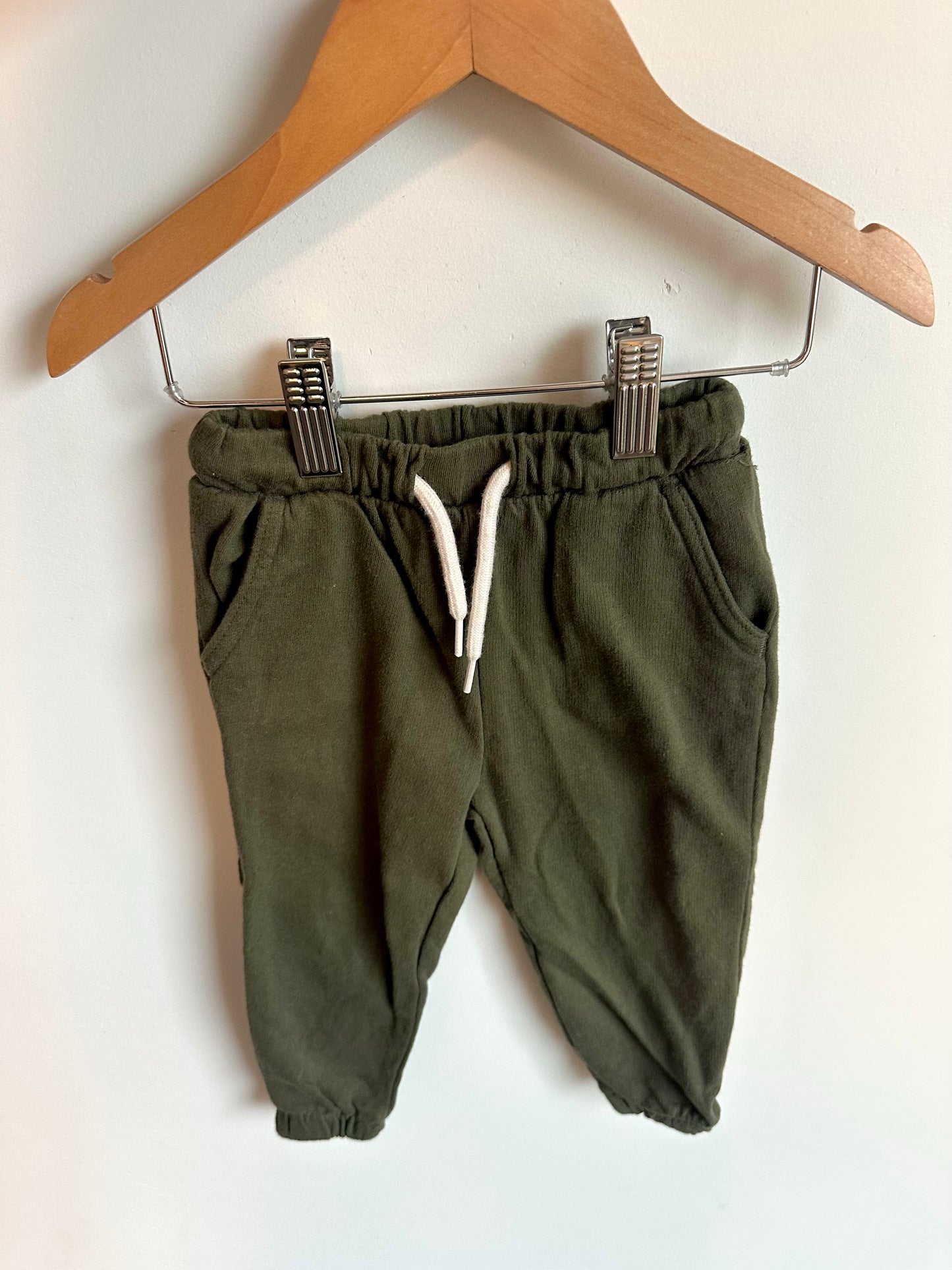 Old Navy Dark Olive Tapered Pants / 18m