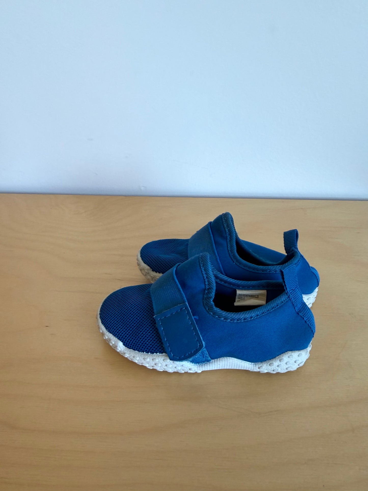 Blue Water Velcro Shoes / Size 5 Toddler