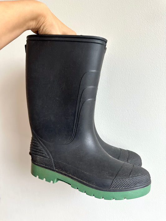 Black Made in Canada Gumboot / Big Kid 5 or Women size 7 (No Shipping)