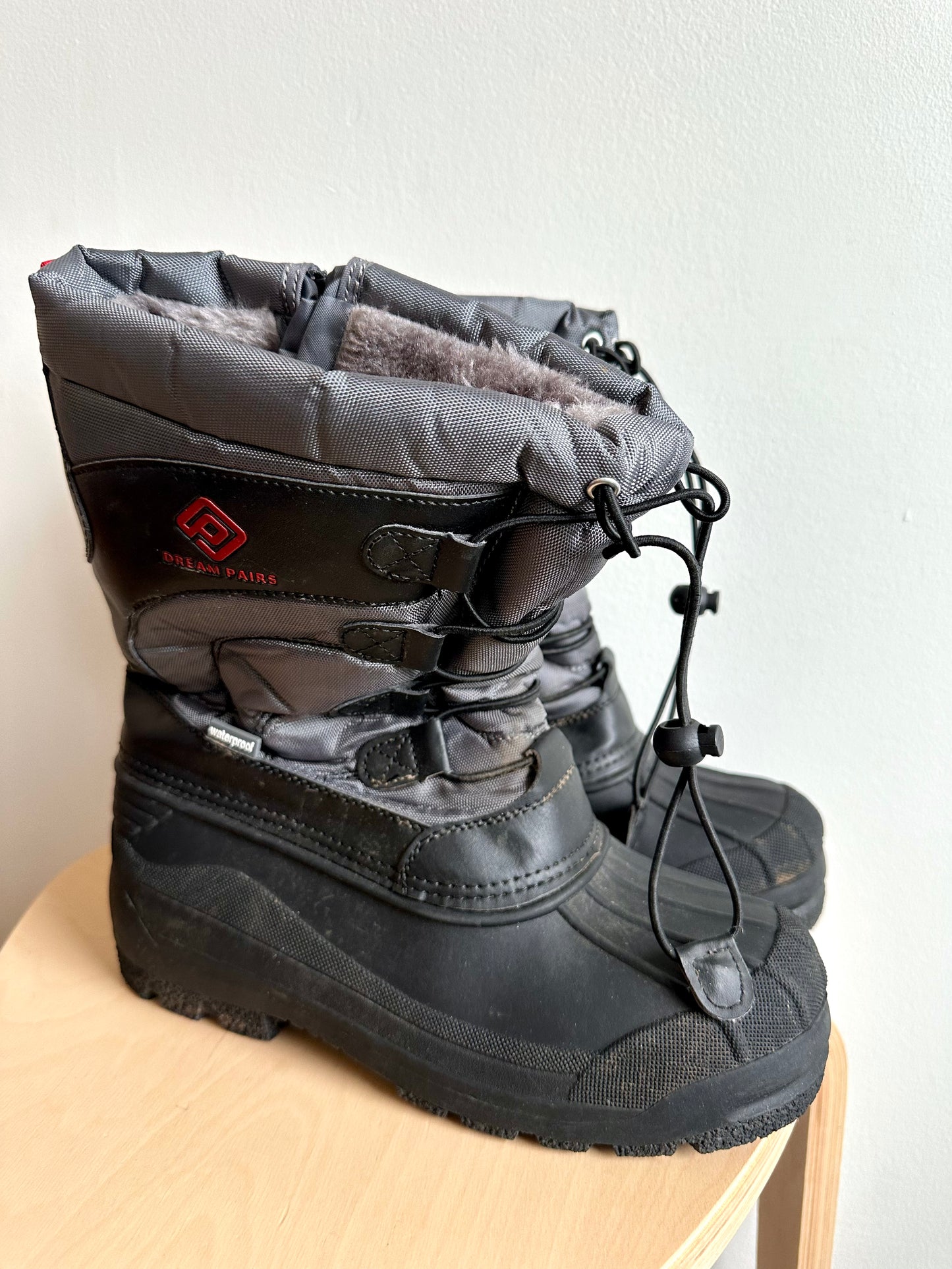 Waterproof Soft Lined Snow Boots / Big Kid size 6 or Women size 8 (No Shipping)