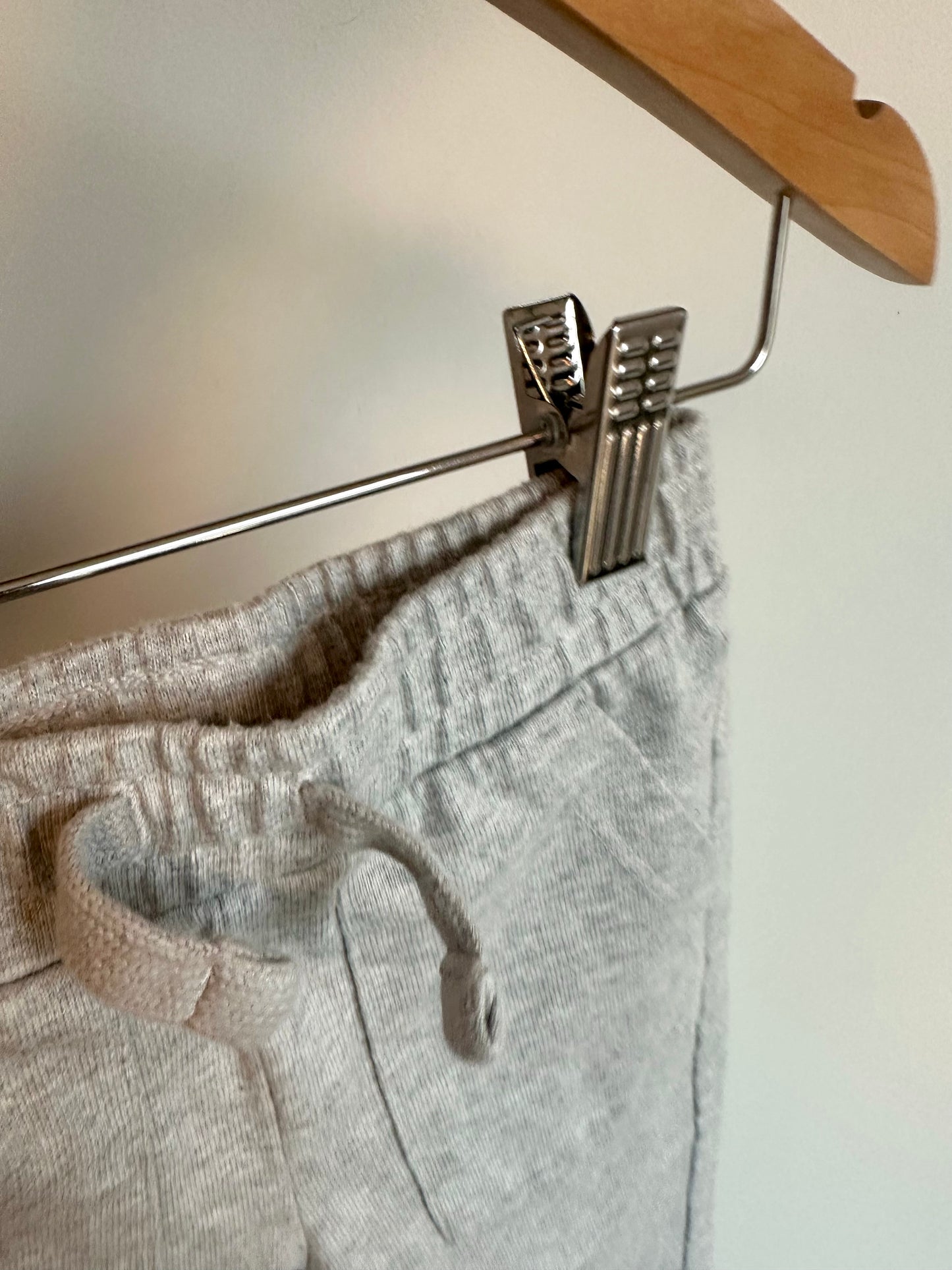 Grey Tapered Pants with Pockets / 18m