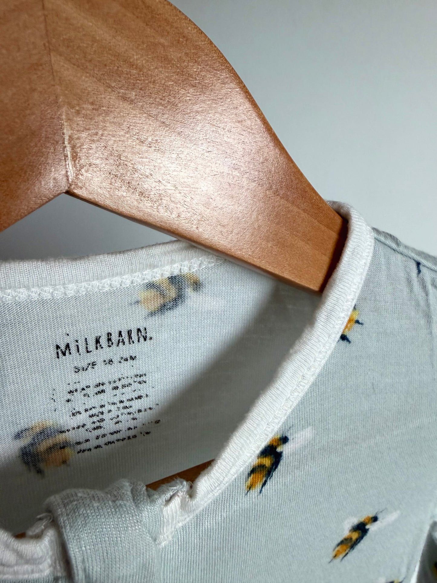 Milkbarn Bee Sleeper (PLAY) / 18-24m