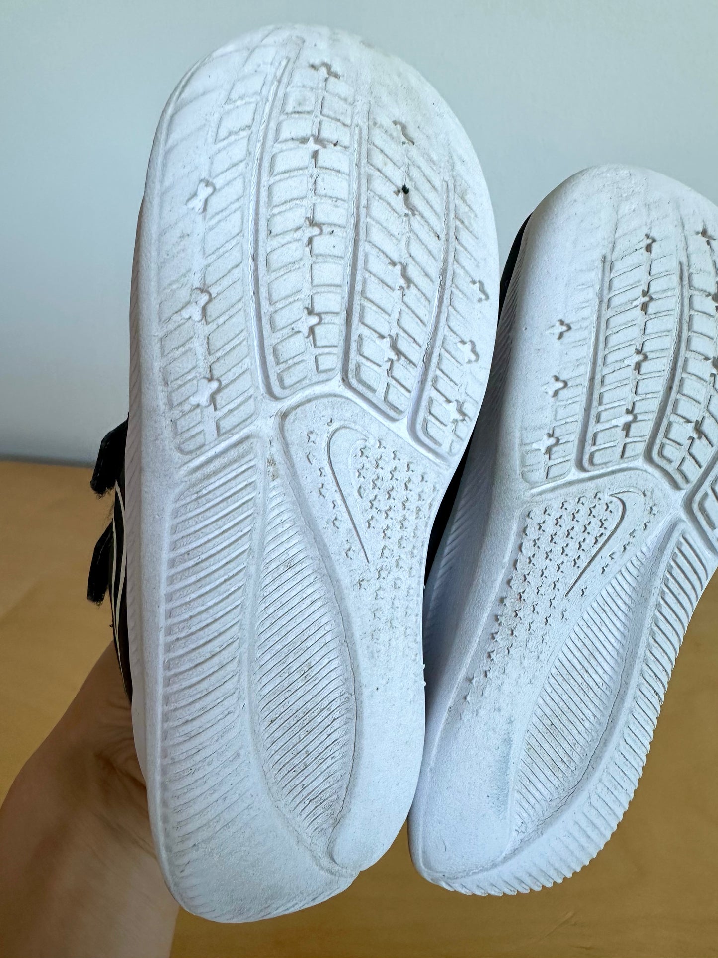 Nike Black Velcro Running Shoes / Size 9 Toddler