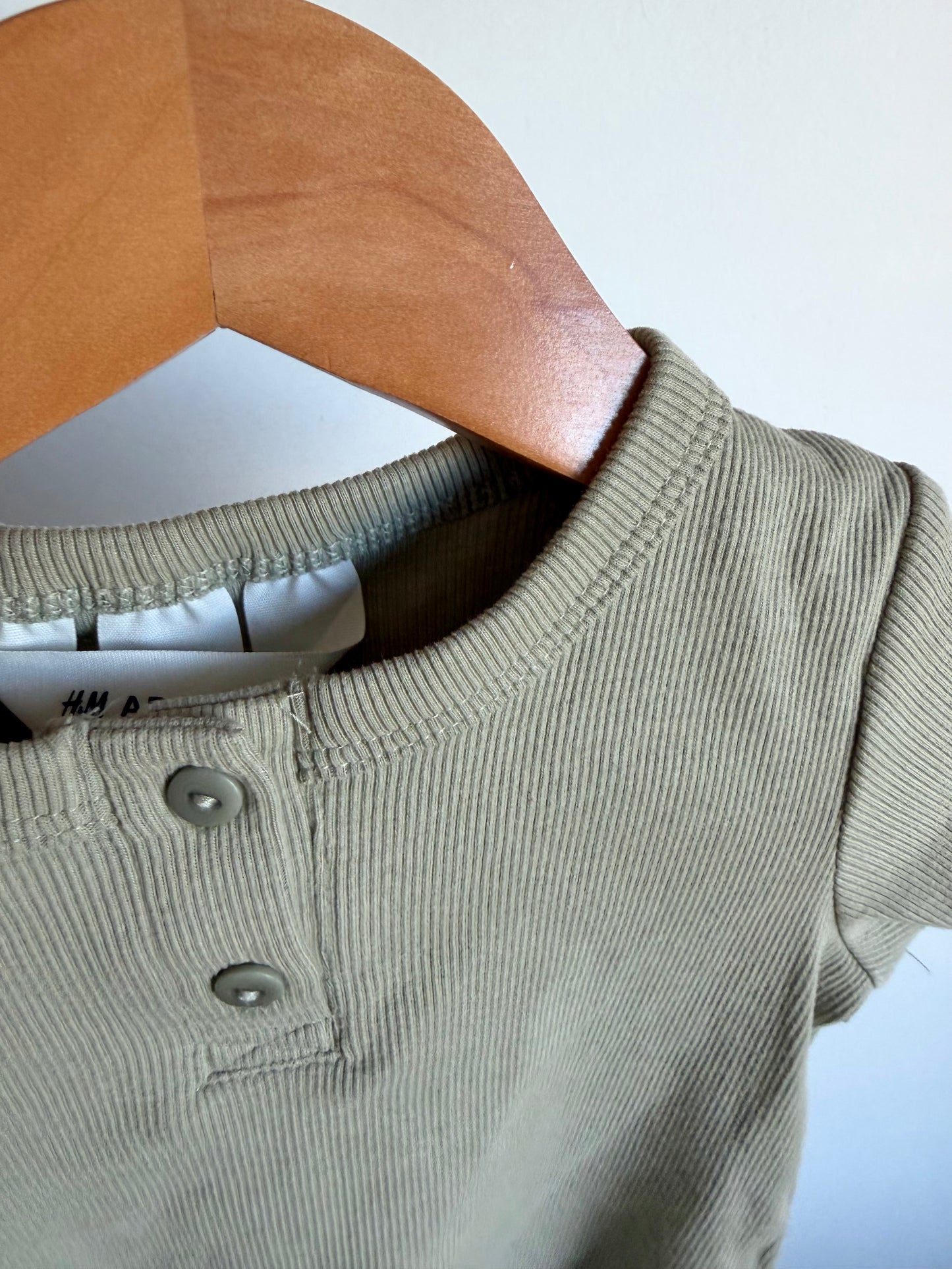 H&M Sage Ribbed T-shirt / 12-18m