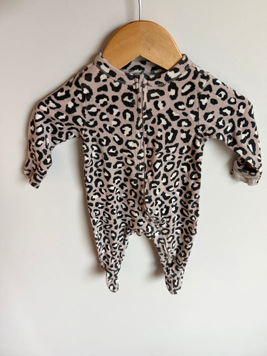 Animal Print Footed Sleeper / 0-3m