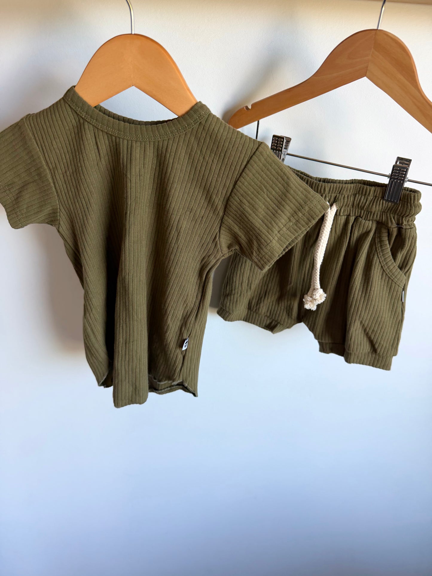 Fellow Human Olive Ribbed T-shirt + Shorts Set / 2T