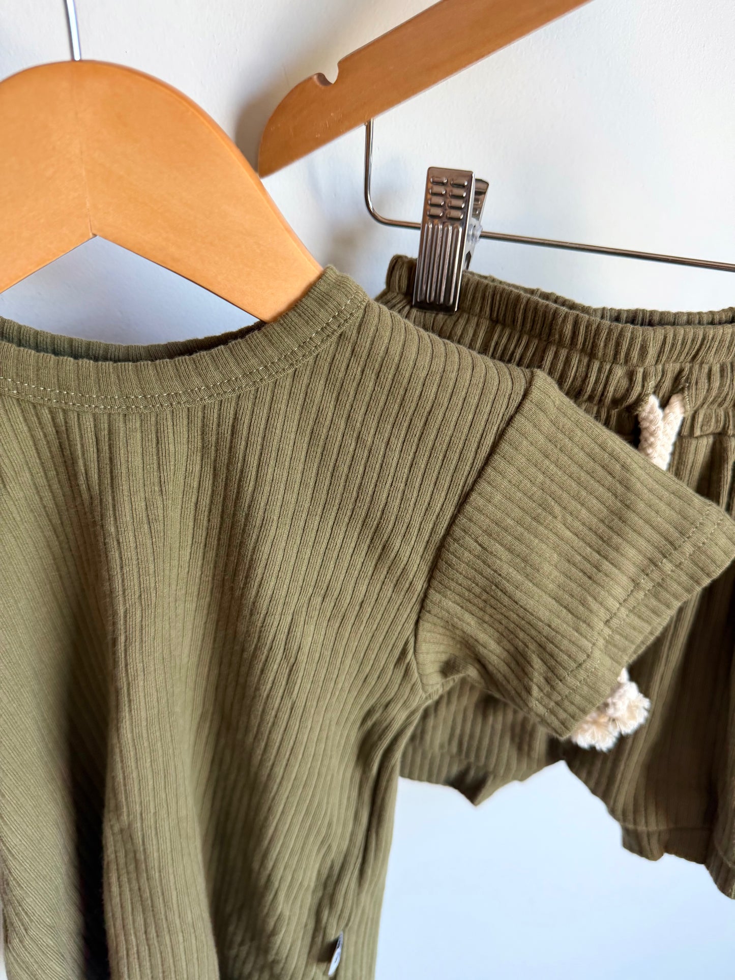 Fellow Human Olive Ribbed T-shirt + Shorts Set / 2T