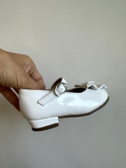 White Low Heel Shoe / Size 4 Toddler