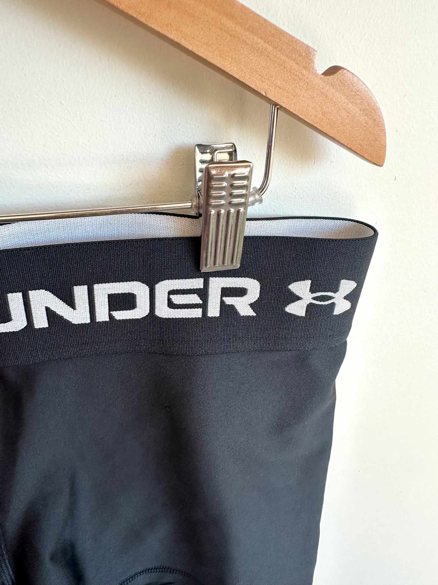 Under Armour Black Shorts with Waistband / (YLG) 14-16 years