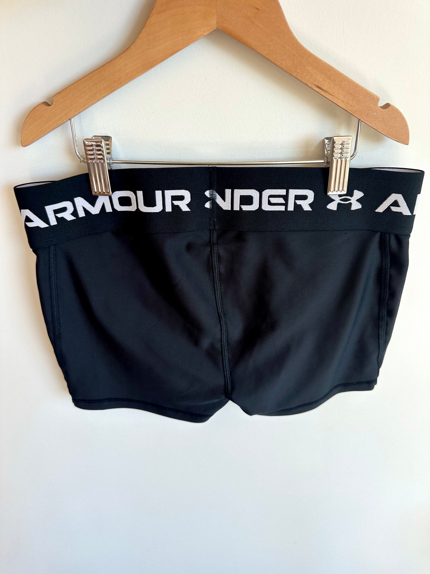 Under Armour Black Shorts with Waistband / (YLG) 14-16 years