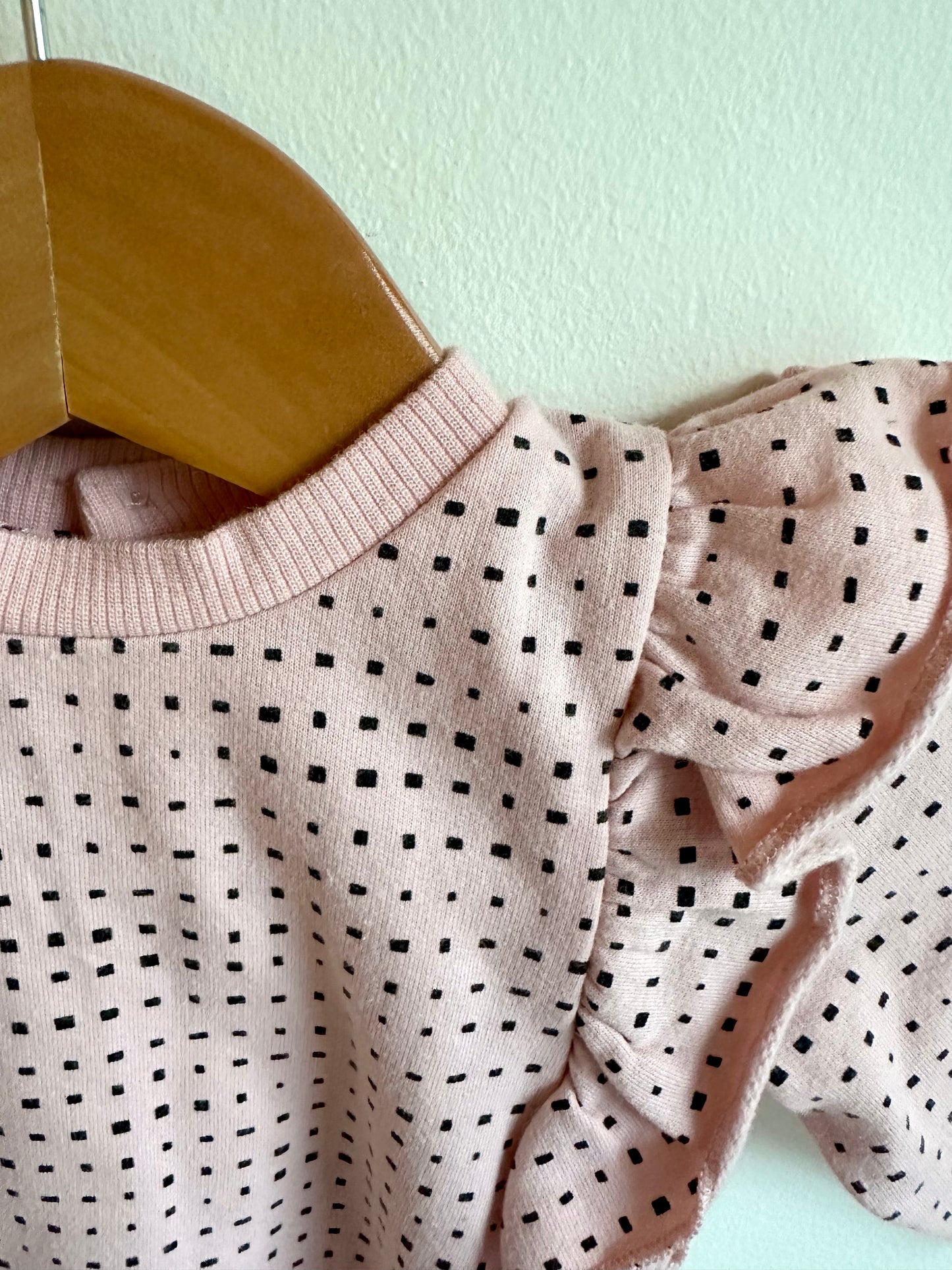 Pink Dotted Ruffle Sleeve Shirt / 6m