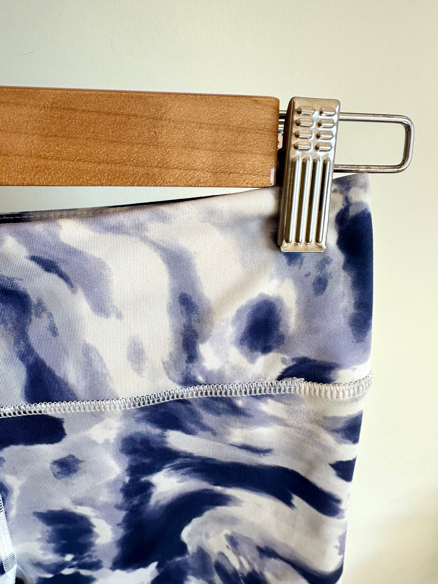 H&M Colour Swirl Move Shorts / 12-14 years