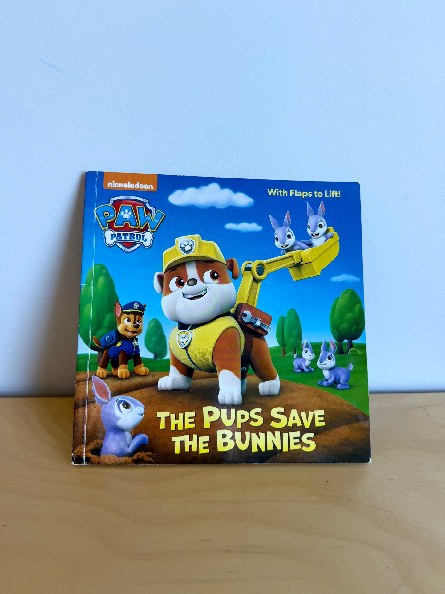 The Pups Save the Bunnies Book / 2-5 years