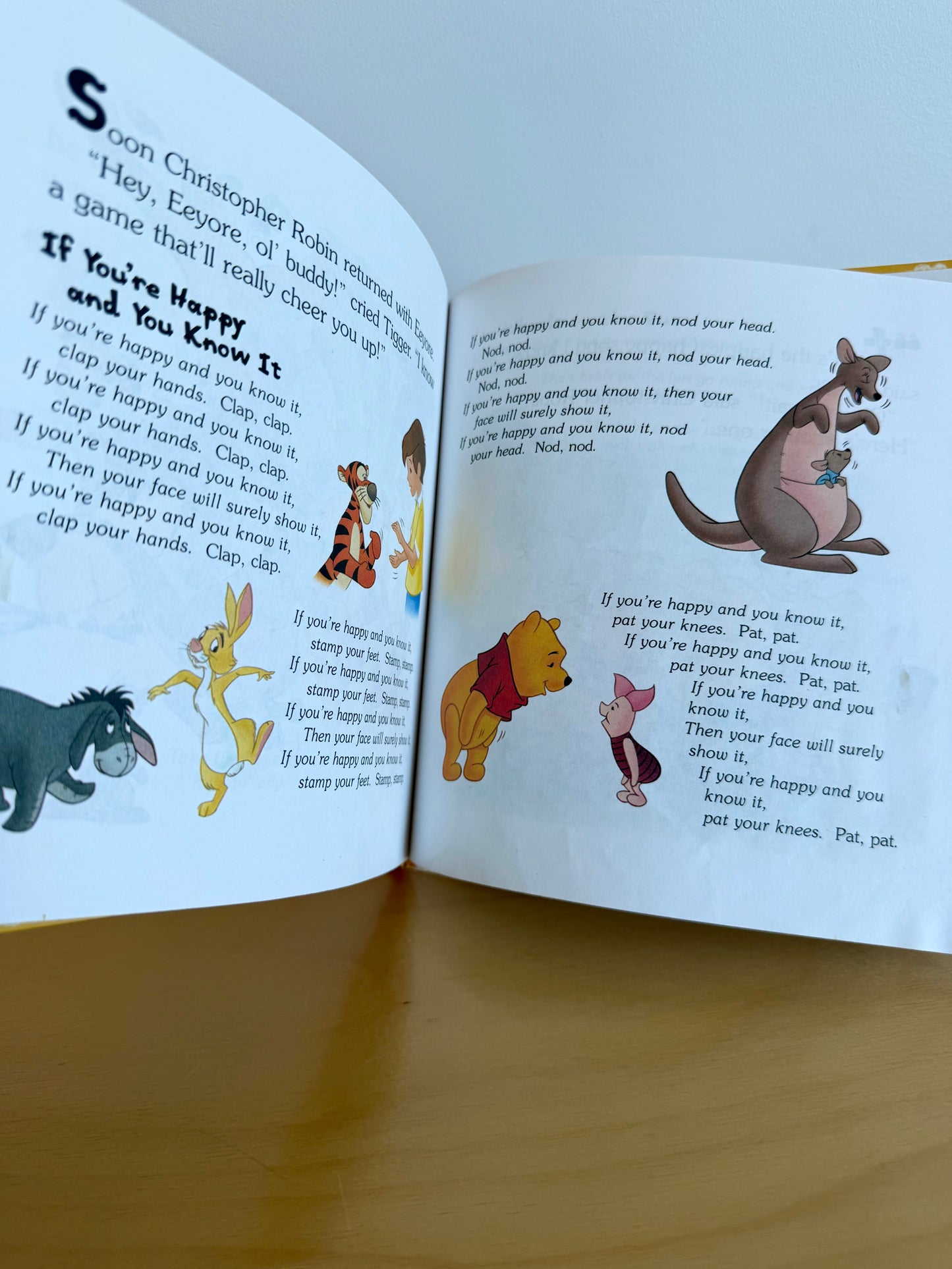Pooh's Favorite Singing Games Book / 3-5 years