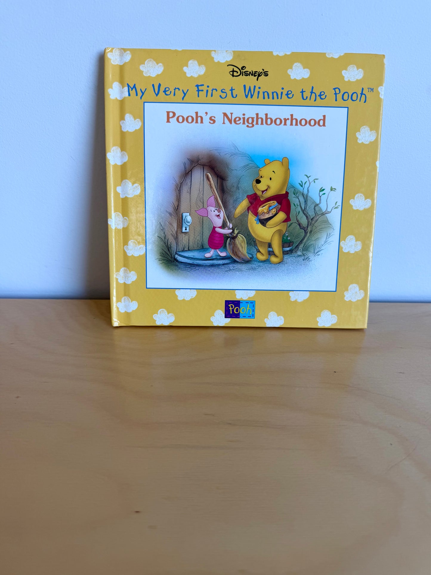 Pooh's Neighbourhood Book / 3-5 years